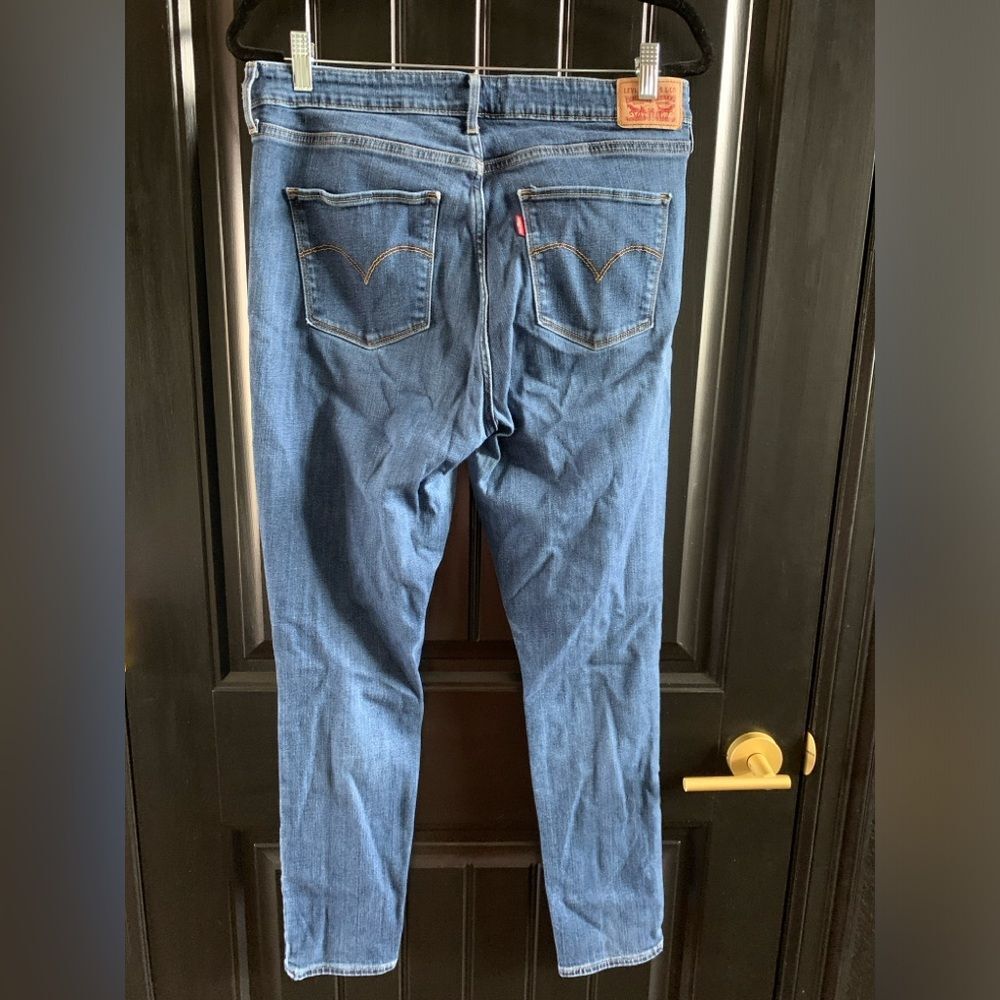 Levi's 721 High Rise Skinny Medium Wash Jeans | SIze 33 - Picture 4 of 4
